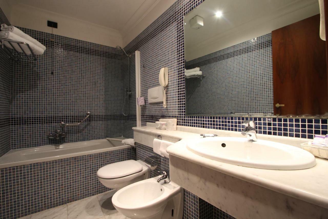 Hotel Portoghesi Рим Екстериор снимка