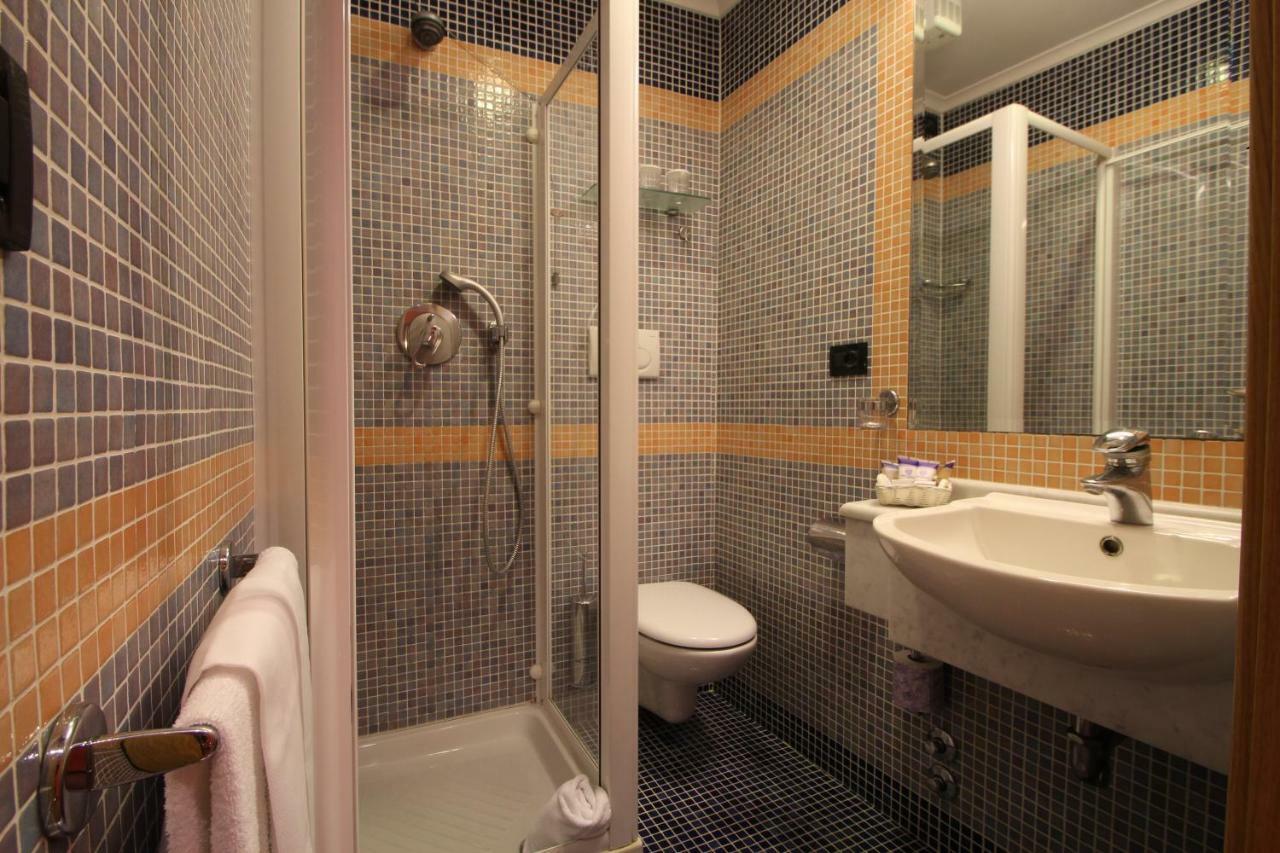 Hotel Portoghesi Рим Екстериор снимка