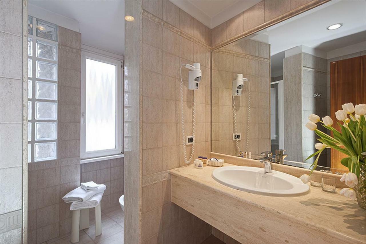 Hotel Portoghesi Рим Екстериор снимка