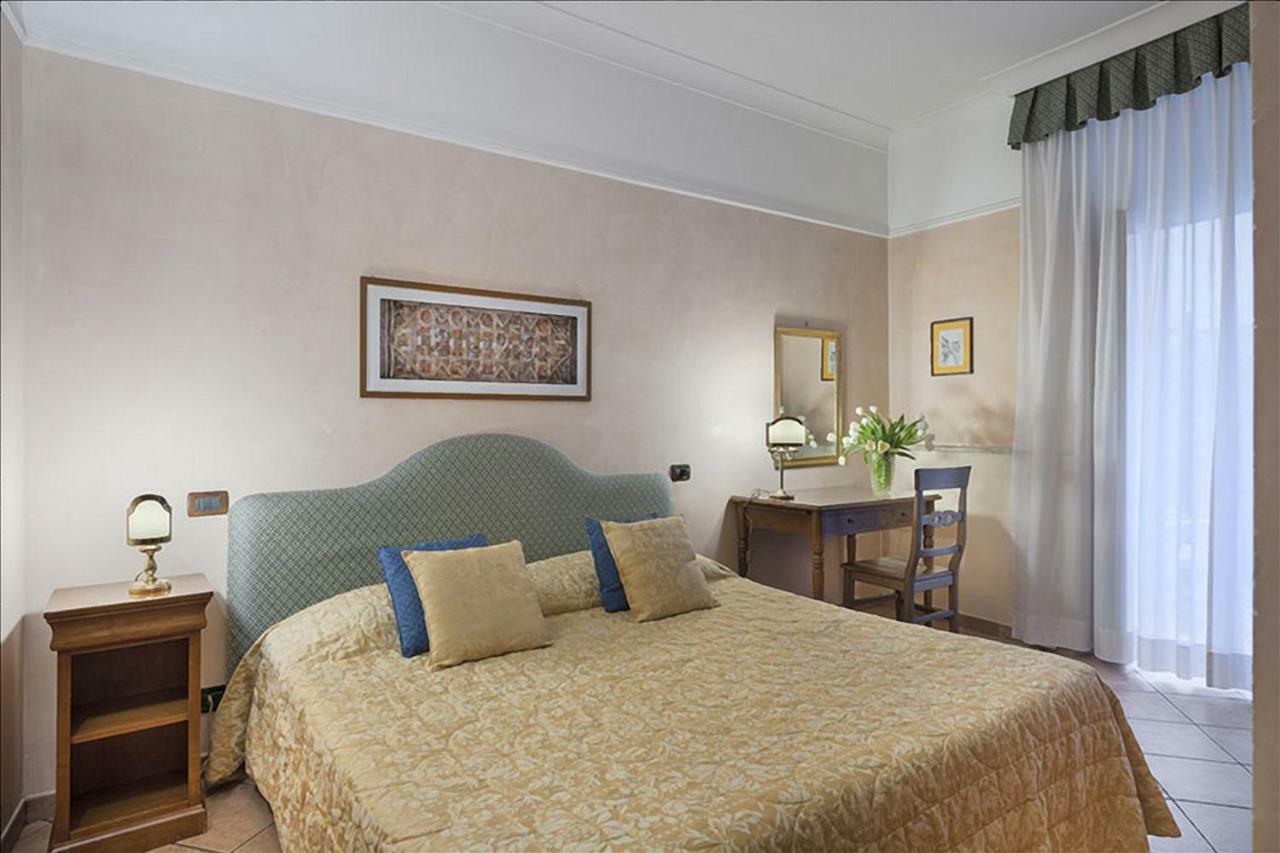 Hotel Portoghesi Рим Екстериор снимка